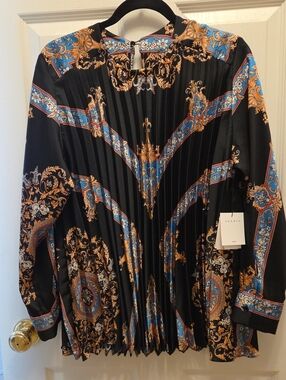 Sandro Paris Pleated Blouse.  Women's Medium (Sandra Fr Size 2)